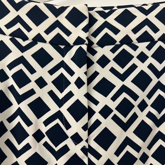 Ann Taylor Blue and White Patterned High Waisted Shorts Size 8 - Picture 5 of 8